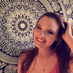 Meet your Posher, Desiree